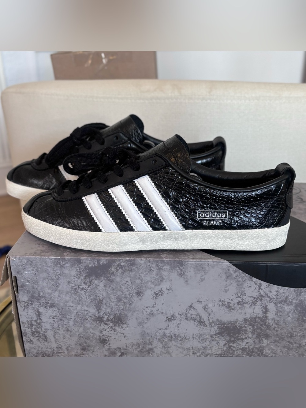 ADIDAS BLANC Black White Crocodile JH8040 Womens Size 8 Retro Terrace Leather